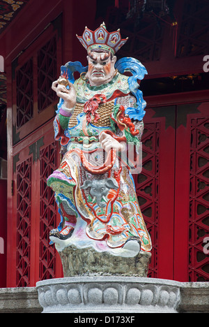 Une statue orne le Temple de Wong Tai Sin. Également connu sous le nom de Sik Sik Yuen Wong Tai Sin Temple, est un Temple taoïste de la Chine Hong Kong Banque D'Images