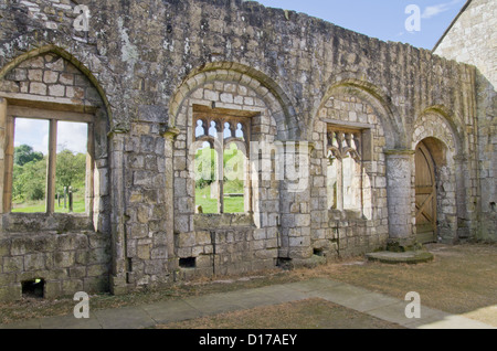 Les ruines de l'église de St Martin dans le village abandonné de Wharram Percy Banque D'Images