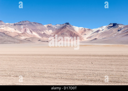 Les volcans dans le désert de siloli, Bolivie Banque D'Images