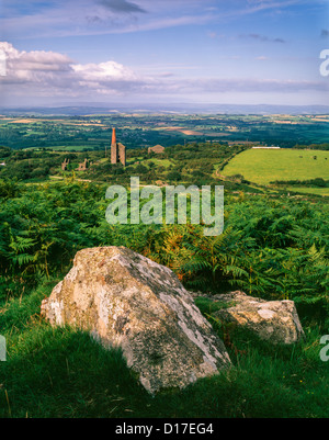 La mine Prince of Wales et la maison de moteur à Minions, à la limite de Bodmin Moor, surplombant la vallée de Tamar, en Cornouailles, en Angleterre Banque D'Images