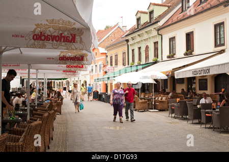 Cafés sur la rue Tkalciceva à Zagreb, la capitale de la Croatie. Banque D'Images