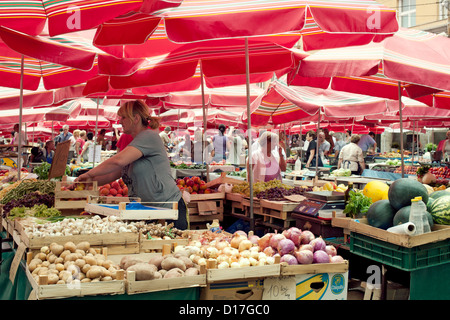 Le marché Dolac à Zagreb, la capitale de la Croatie. Banque D'Images