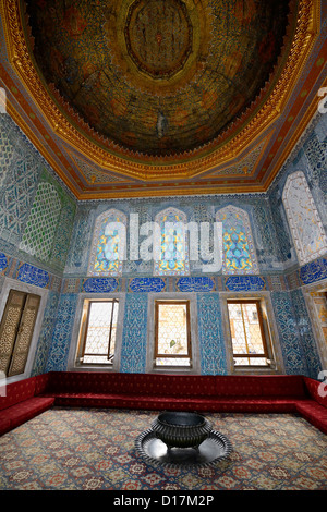 Pavillon double Crown Prince Appartement avec plafond d'origine dans le Harem du Palais de Topkapi Istanbul Turquie Banque D'Images