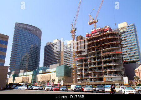 Dubai eau,Emirats Arabes Unis,Sheikh Khalifa bin Zayed Road,bâtiment,sous un nouveau chantier de construction constructeur,grue,BurJuman Centre condominium,r Banque D'Images