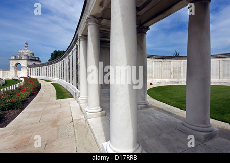 Commission des sépultures de guerre du Commonwealth cimetière de Tyne Cot pour la première guerre mondiale, l'un des soldats britanniques à Passendale, Flandre orientale, Belgique Banque D'Images