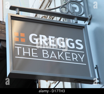 Les boulangers Greggs Bakery signe au-dessus de shop en Whitley Bay, North East England UK Banque D'Images