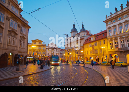 La place Malostranske namesti Mala Strana le Petit Côté Prague République Tchèque Europe Banque D'Images