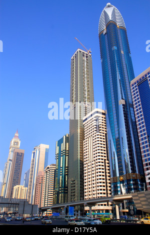 Dubai eau,Emirats Arabes Unis,Trade Center,Sheikh Zayed Road,Rose Tower,Rotana,Oasis Tower,gratte-ciel gratte-ciel gratte-ciel bâtiment bâtiments Al GHA Banque D'Images