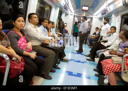 Dubai eau,Emirats Arabes Unis,Moyen-Orient est,Deira,Al Ghubaiba Metro Station,Green Line,métro,train,train,transport en commun,Asiatiques et Banque D'Images