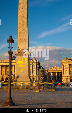 Coucher du soleil à la place de la Concorde, Paris France Banque D'Images