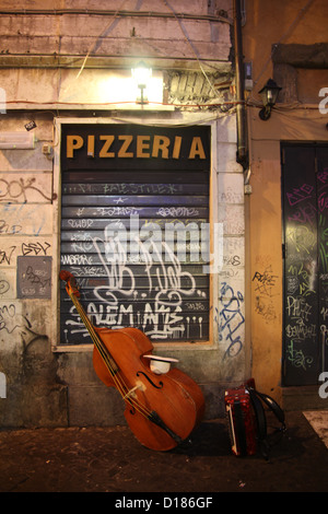 Scène de rue à Rome Trastevere Italie pendant la nuit Banque D'Images