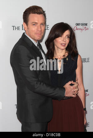 EWAN MCGREGOR EVE MAVRAKIS LOS ANGELES PREMIERE DE L'IMPOSSIBLE LOS ANGELES CALIFORNIA USA 10 décembre 2012 Banque D'Images