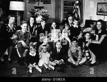 Le président Franklin et Eleanor Roosevelt avec leurs petits-enfants sur la journée de son quatrième inauguration, le 20 janvier 1945. L Banque D'Images