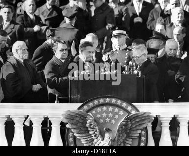 Rad son troisième mandat de vice-président, Henry A. Wallace a prêté serment en tant que vice-président sortant, administré par John Nance Garner. Banque D'Images