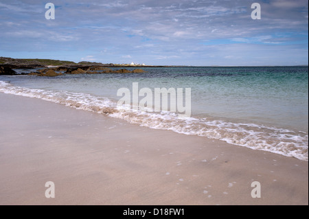 Vagues à venir à terre à Hynish sur l'intérieur de l'île des Hébrides, en Écosse. Tiree Banque D'Images