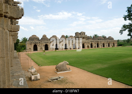 Vue à partir de la Garde côtière canadienne d'équitation d'éléphant à Hampi, Karnataka, Inde Banque D'Images