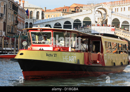 Le Vaporetto dell'Arte - bateaux Banque D'Images