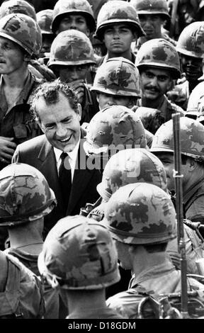 Le président Richard Nixon nous accueille des troupes de combat à la 1ère Division, Di Un 10 miles de la Base de Saigon. Le 3 novembre 1972. Banque D'Images