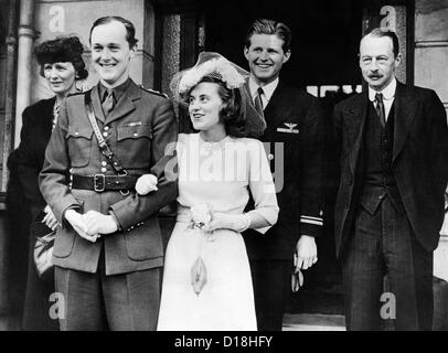 Kathleen Kennedy, John Robert épousa William Cavendish, Marquis de Hartington, au bureau du registre de Chelsea, le 5 mai 1944. Banque D'Images