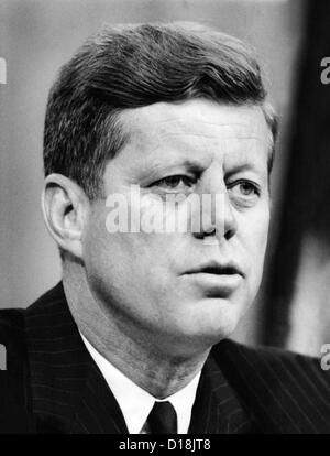 Le président John Kennedy s'exprimant dans une conférence de presse. Le 5 mai 1963.   CSU (ALPHA 985) Archives CSU/Everett Collection Banque D'Images