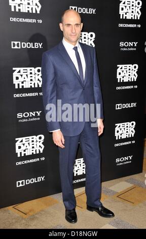 10 décembre 2012 - Los Angeles, Californie, États-Unis - Mark Strong assistant à la première de LosAngeles '' Zero Dark Thirty'' tenue à l'Kodak Theater à Hollywood, Californie le 10 décembre 2012. 2012.(Image Crédit : © D. Long/Globe Photos/ZUMAPRESS.com) Banque D'Images