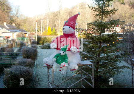 Parkmill - Swansea - UK - 11 décembre 2012 : Une forte gelée sur un Père Noël gonflable en dehors du Gower Heritage Centre en Parkmill sur un hivers froid matin. Credit : Phil Rees / Alamy Live News Banque D'Images