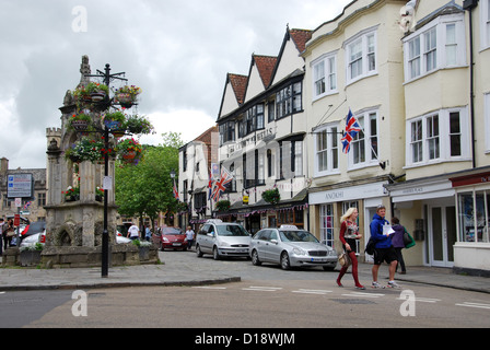 Croix du marché et les boîtes à fleurs Wells Somerset UK Banque D'Images