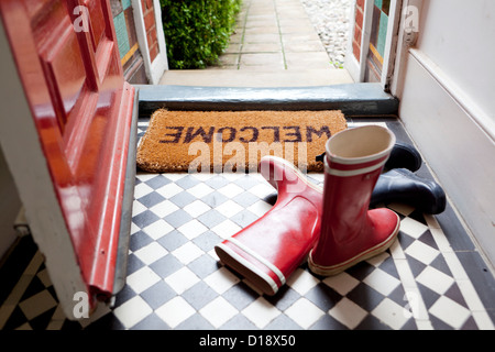 Tapis d'accueil et des bottes Wellington Banque D'Images