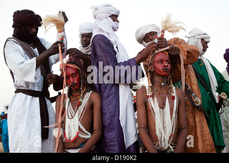 Les jeunes lauréats du concours de beauté Wodaabes dans Gerewol Festival marquant la fin de la saison des pluies Banque D'Images