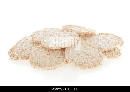 Gâteaux de riz alimentation pile isolé sur fond blanc Banque D'Images