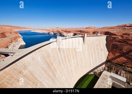 Le lac Powell et Glen Canyon hydro-électrique du barrage de la centrale près de Page en Arizona Etats-unis d'Amérique Banque D'Images
