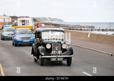 Austin 10 passant par Walcott en rallye de voitures classiques de Cromer, à Great Yarmouth Banque D'Images