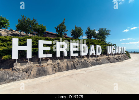 L'Eguren Ugarte winery au-dessous de la Sierra de Cantabria, dans la province d'Álava, Pays Basque, Espagne Banque D'Images