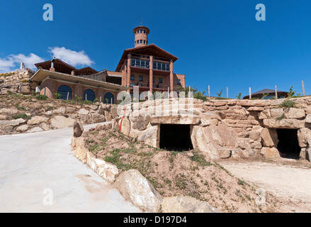 L'Eguren Ugarte winery au-dessous de la Sierra de Cantabria, dans la province d'Álava, Pays Basque, Espagne Banque D'Images