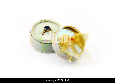 Joint torique à l'intérieur présente fort Banque D'Images