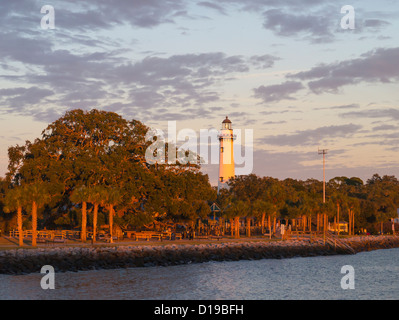 La fin de l'après-midi la lumière sur St Simons Island St Simons Island Phare sur la Géorgie Banque D'Images