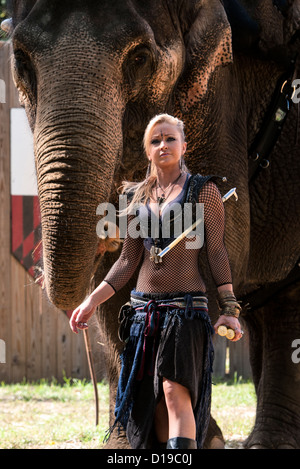 Femme en costume d'éléphant à la Maryland Renaissance Festival/foire à Annapolis Maryland Banque D'Images