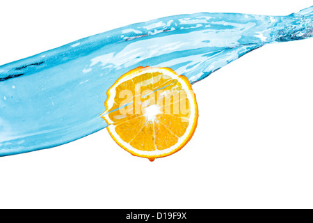 Orange douce dans les projections d'eau Banque D'Images