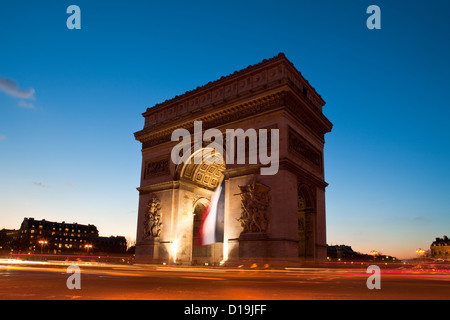 L'Arc de Triomphe (Arc de Triomphe de l'étoile) est l'un des plus célèbres monuments de Paris, France Banque D'Images