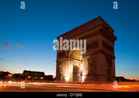 L'Arc de Triomphe (Arc de Triomphe de l'étoile) est l'un des plus célèbres monuments de Paris, France Banque D'Images