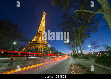 La Tour Eiffel au coucher du soleil Banque D'Images