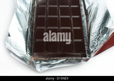 Barre de chocolat dans un emballage de papier aluminium Banque D'Images