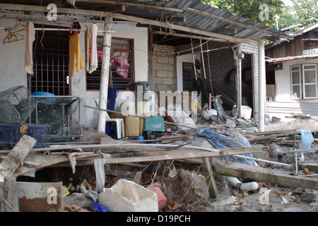 Maison endommagée à Batu Ferringhi, sur la côte nord de Penang a été durement touchée par le tsunami en décembre 2004. Banque D'Images