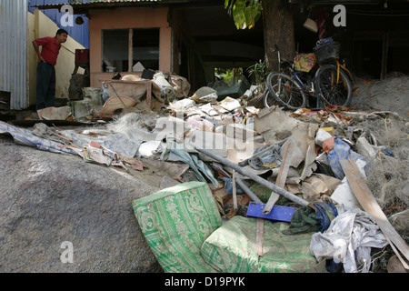 Maison endommagée à Batu Ferringhi, sur la côte nord de Penang a été durement touchée par le tsunami en décembre 2004. Banque D'Images