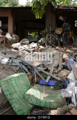 Maison endommagée à Batu Ferringhi, sur la côte nord de Penang a été durement touchée par le tsunami en décembre 2004. Banque D'Images