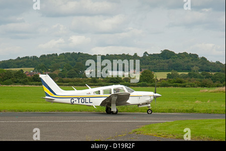 Piper PA28R-201-flèche à l'Aérodrome de Halfpennygreen III. Bobbington, West Midlands. L'Angleterre. 8881 SCO Banque D'Images