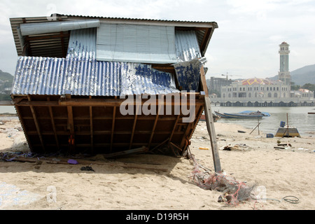 Maison endommagée à Batu Ferringhi, sur la côte nord de Penang a été durement touchée par le tsunami en décembre 2004. Banque D'Images