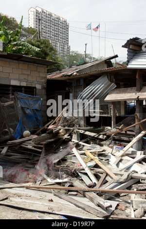 Maison endommagée à Batu Ferringhi, sur la côte nord de Penang a été durement touchée par le tsunami en décembre 2004. Banque D'Images