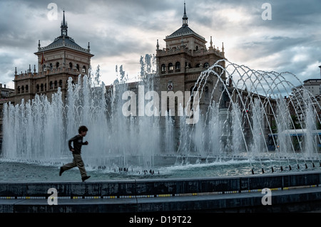 Musée de la cavalerie et statue de Zorrilla rue de Santiago de Valladolid, Castilla y León, Espagne, Europe Banque D'Images