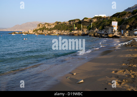 La principale plage de lindos rhodes pefkos Dodécanèse Grèce Banque D'Images